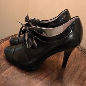 Tahari Black Patent Lace-Up Heels – Size 8.5